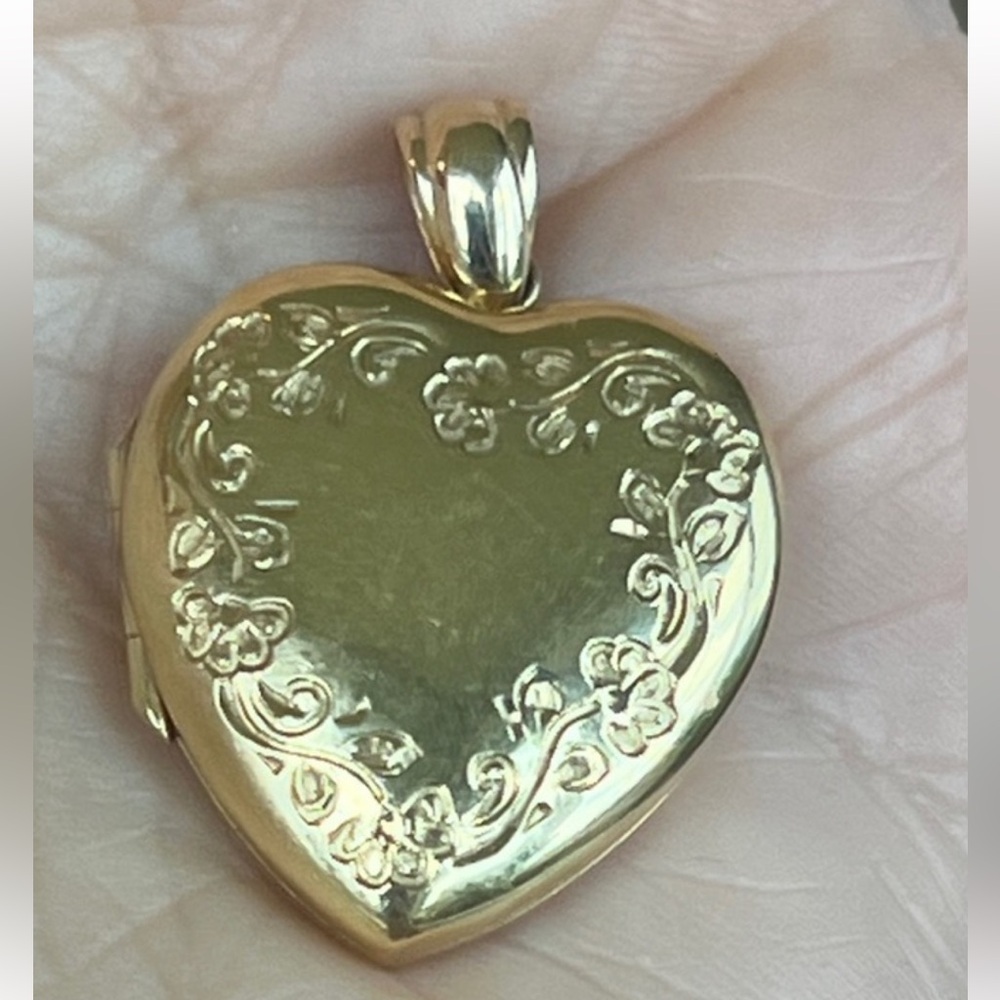 18k Gold Heart Locket Pendant - Picture 1 of 6